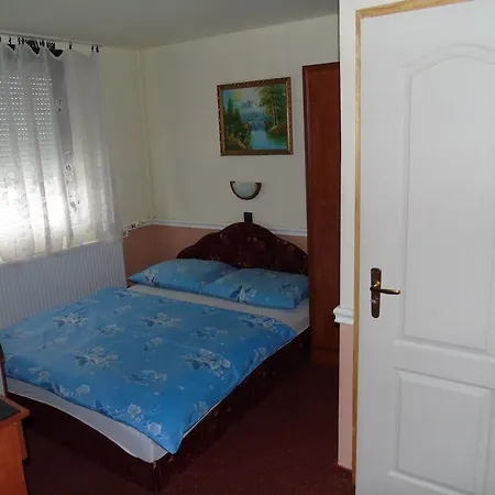 Fonix Rezidencia Papa Pápa